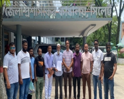 নগরীতে অবৈধ পশুর হাট বন্ধে স্মারকলিপি প্রদান